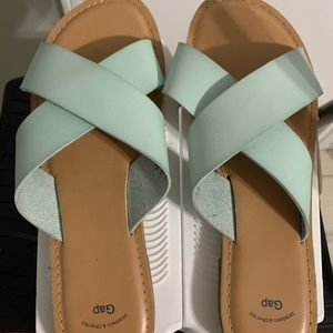 🦈 NWOT 🦈   GAP flat sandal